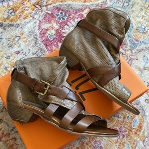 Miz Mooz Cassidy Heeled Sandal, size EU 39 or US 8.5/9. Color ‘stone.’ NIB.